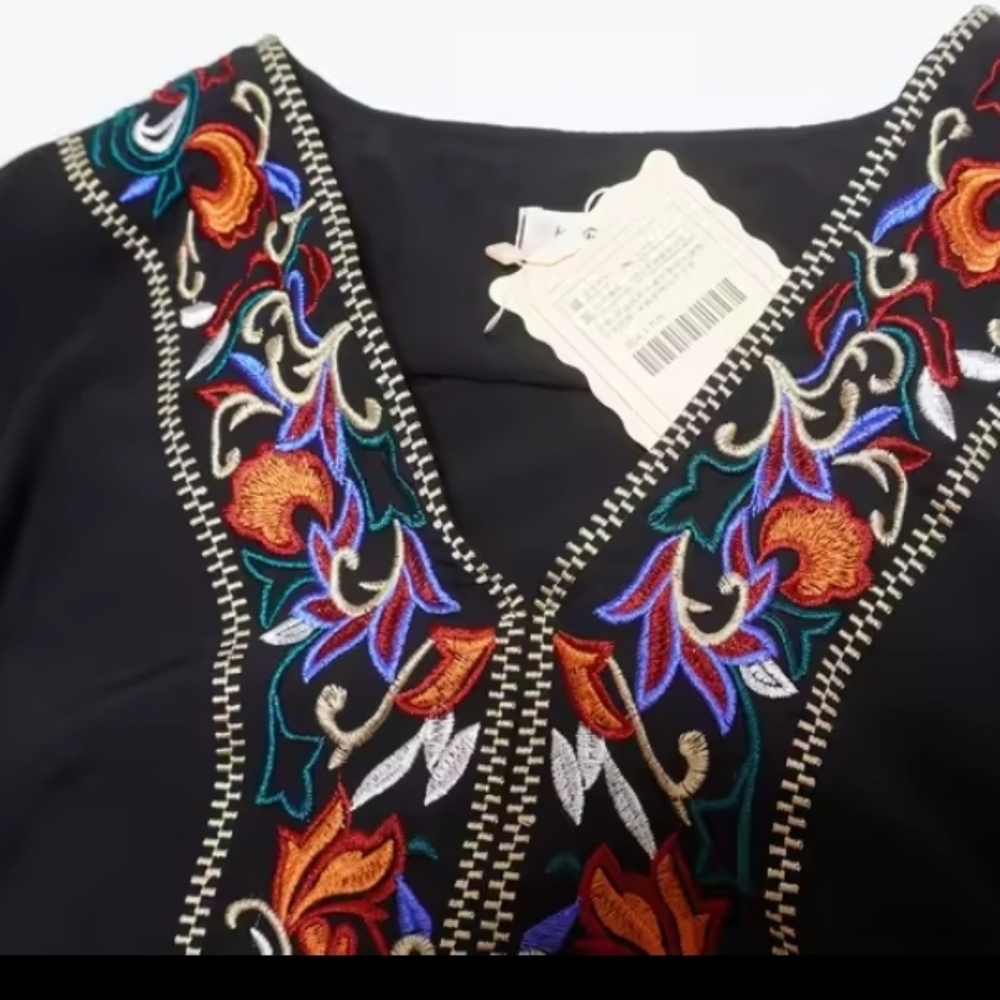 Chic Black Maxi Dress with Colorful Embroidery - Picture 13 of 15